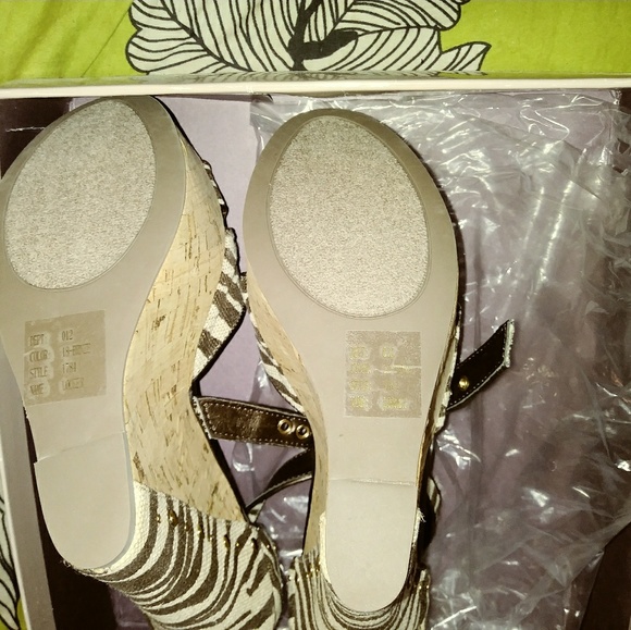 Sandals - Picture 4 of 5